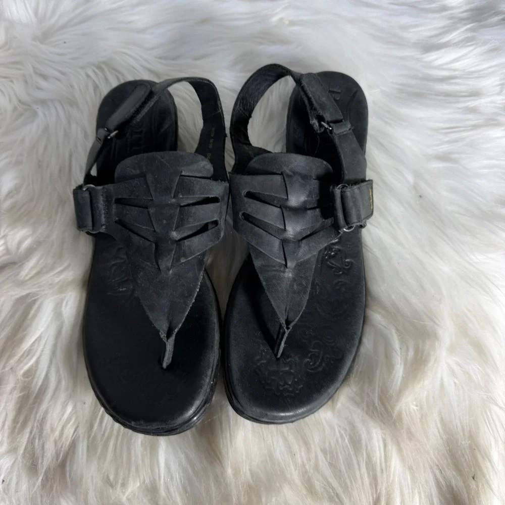 Born Karis Womens Black Leather Thong Wedge Sandals Laser Cut Cage Size 8
